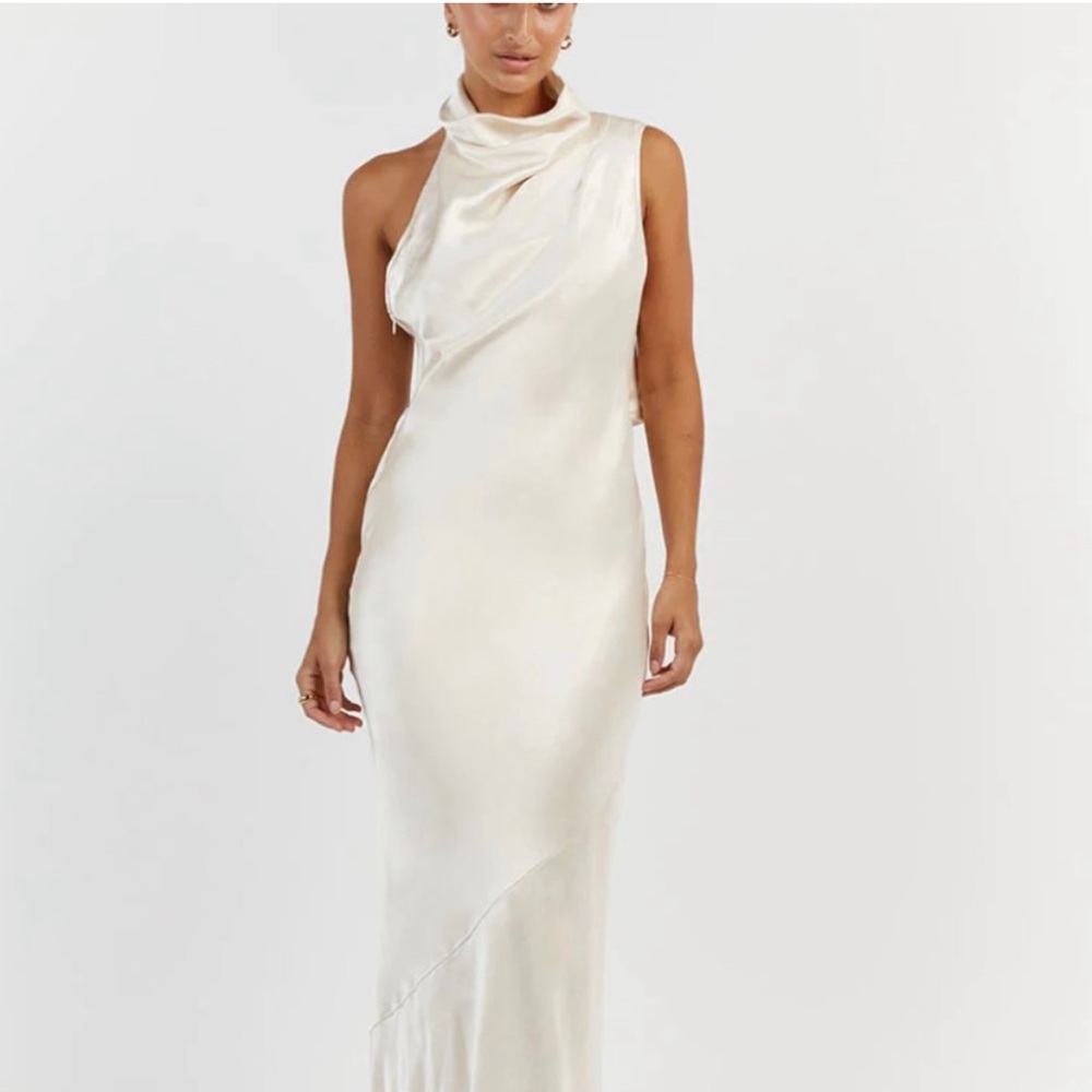 DISSH— AISLE WHITE SATIN BACKLESS MIDI DRESS - 4 / WHITE.